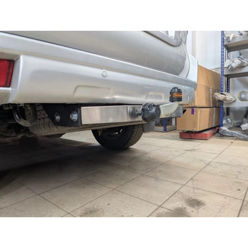 Фаркоп ТСС на Toyota Land Cruiser 150 2009- Арт. TCU00061 (с надписью Land Cruiser)